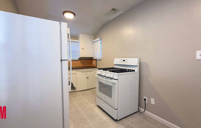 2 beds, 1 bath, $1,899, Unit 4143