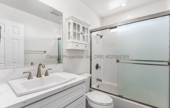 2 beds, 1 bath, $3,250, Unit #B