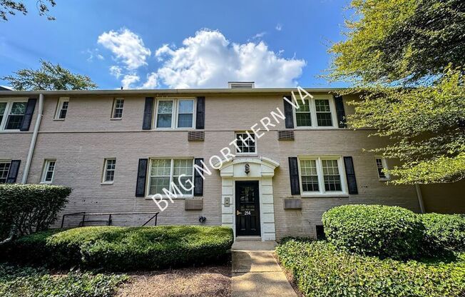 214 N GEORGE MASON DR