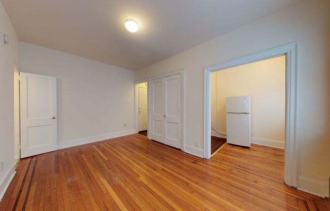 Studio, 1 bath, 296 sqft, $950, Unit 3-J
