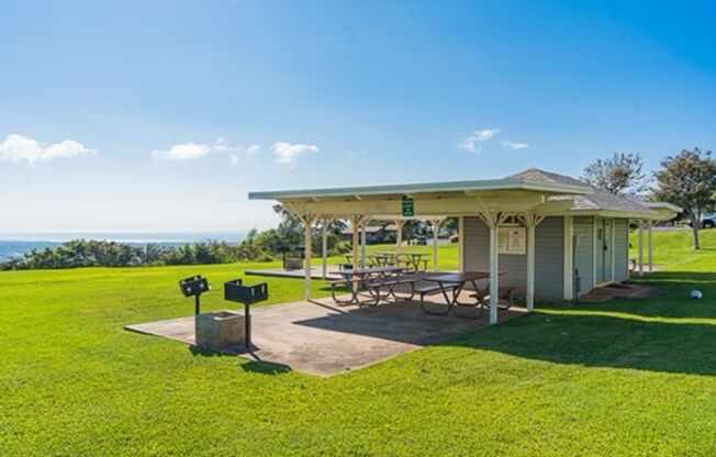 Corner Townhouse with Ocean Views at Makakilo Cliffs!