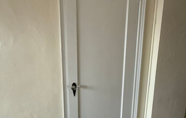 Studio, 1 bath, 413 sqft, $1,425, Unit Royal York 415