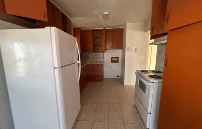 3 beds, 1 bath, $895