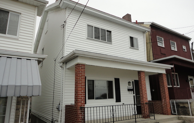 AVAILABLE AUGUST 2024 - Great 4+ Bed, 1.5 Bath House located in the South Side Slopes!