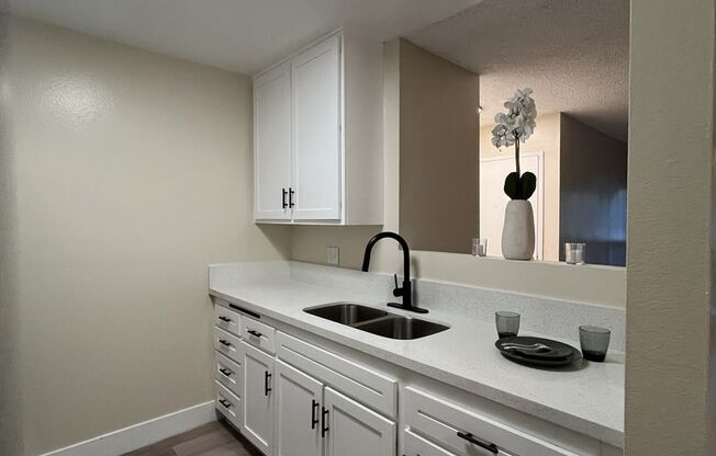 1 bed, 1 bath, 714 sqft, $2,250, Unit 042