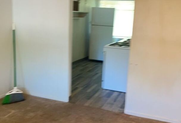 2 beds, 1 bath, 600 sqft, $850, Unit 8