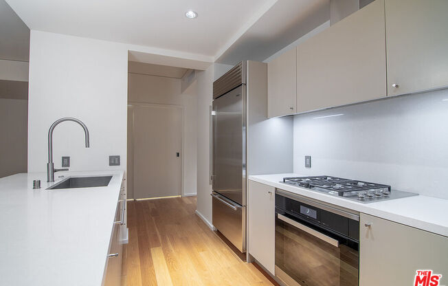 2 beds, 2.5 baths, 2,320 sqft, $6,700, Unit 1511