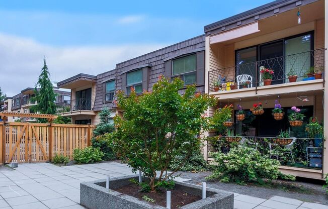 Wellington Square Apartments LLC