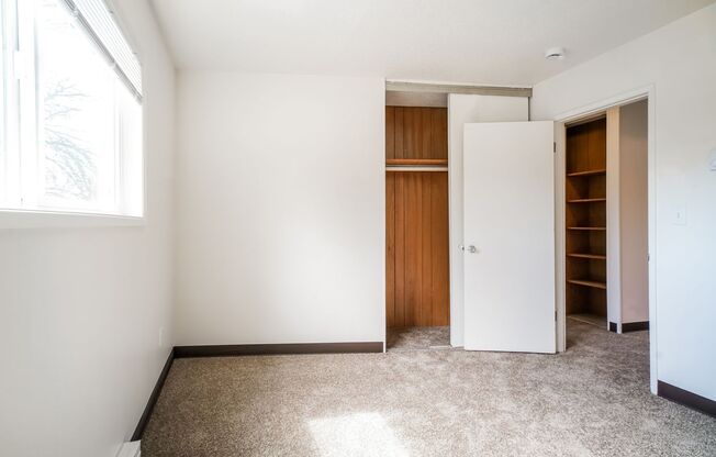 2 beds, 1 bath, 728 sqft, $1,400, Unit 825-29