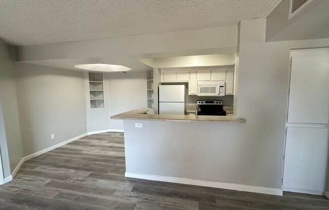 2 beds, 2 baths, 881 sqft, $1,700, Unit 244