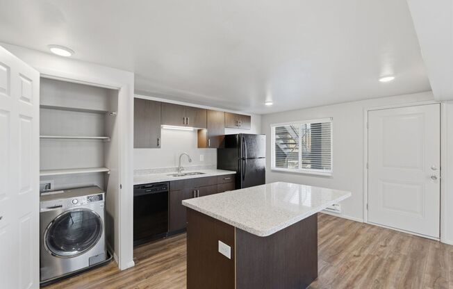 2 beds, 1 bath, 850 sqft, $1,150, Unit D-301