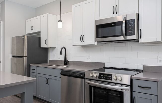 1 bed, 1 bath, 700 sqft, $1,195, Unit 410