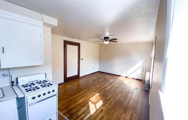 Studio, 1 bath, 350 sqft, $1,395, Unit 211 (#23)