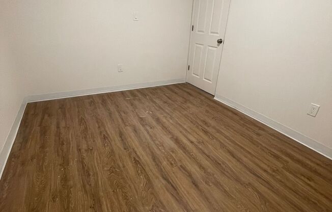 Great 2 bedroom Apartment with Garage!