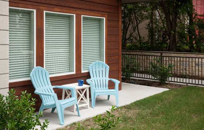 Apartments for Rent in Dallas, TX - Larq Henderson pet yards