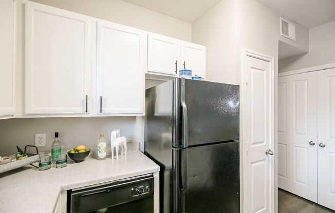 1 bed, 1 bath, 781 sqft, $1,104