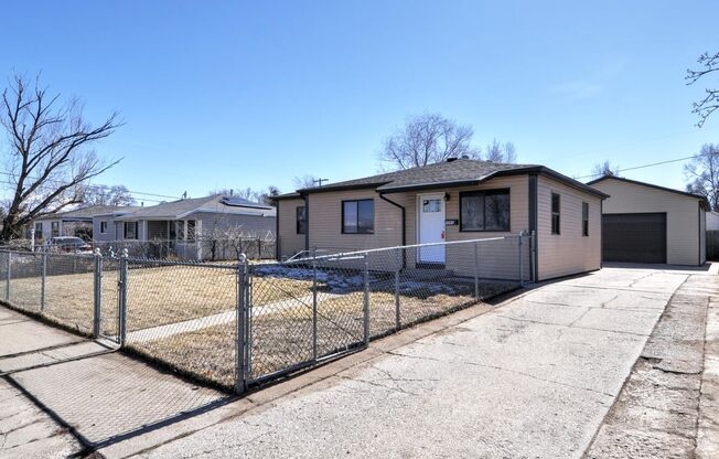 3 Bedroom House with 2 Car Garage/Workshop