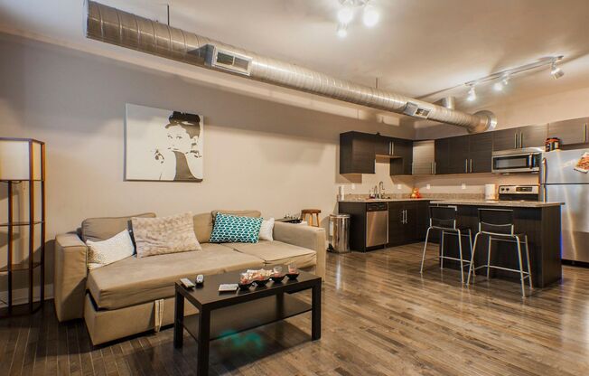 3 beds, 2 baths, 1,130 sqft, $2,050, Unit Jane 301