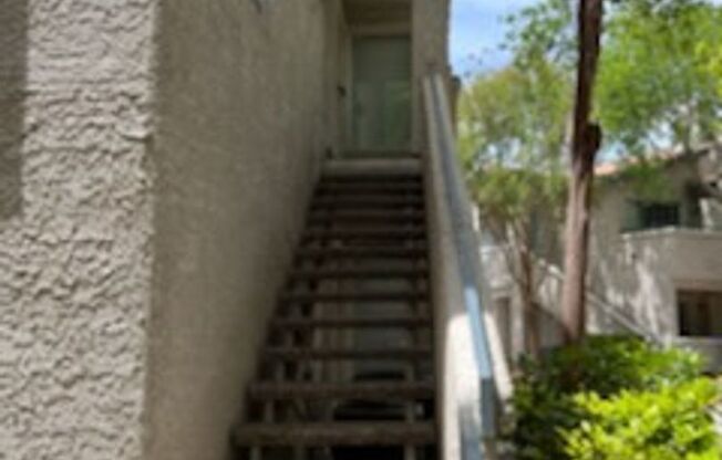 1 Bedroom Condo Located in Canyon Willow!!
