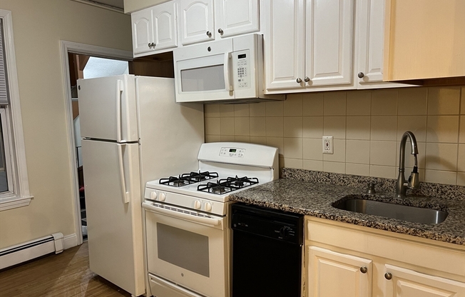 2 beds, 1 bath, 830 sqft, $2,495, Unit 3