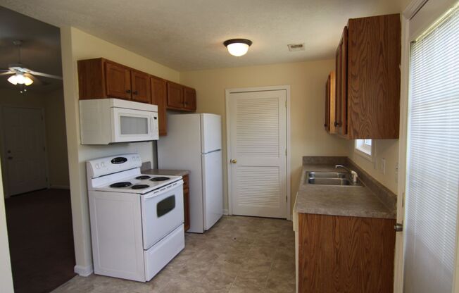 3 beds, 2 baths, $1,295