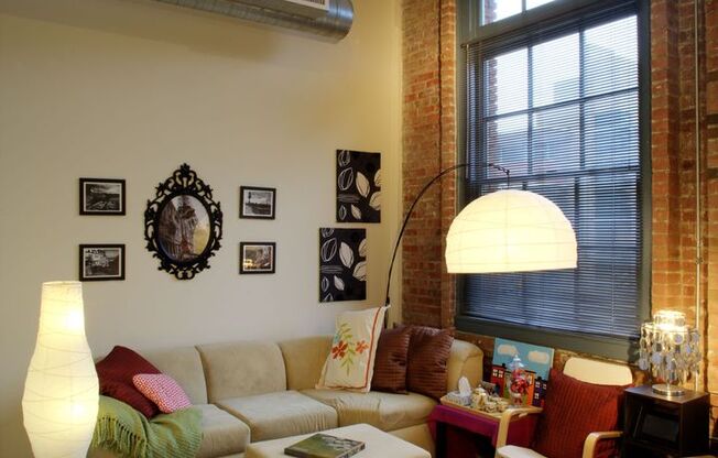 1 bed, 1 bath, 690 sqft, $1,350, Unit 221