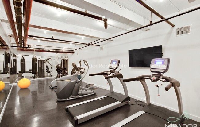 2 beds, 1 bath, $6,300, Unit 4B