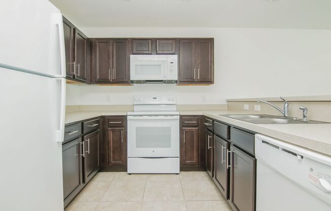MOVE IN BY JUNE 15TH and RECEIVE THE REST OF JUNE FREE!!! Beautiful 3 Bed - 2 Bath Apartment for Rent in Kissimmee!!