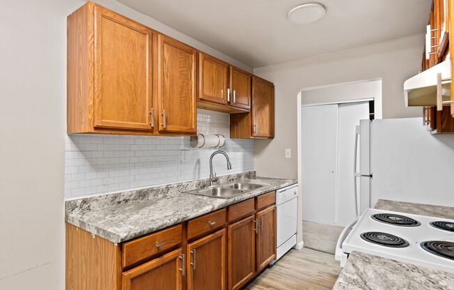 2 beds, 1 bath, $925, Unit 206