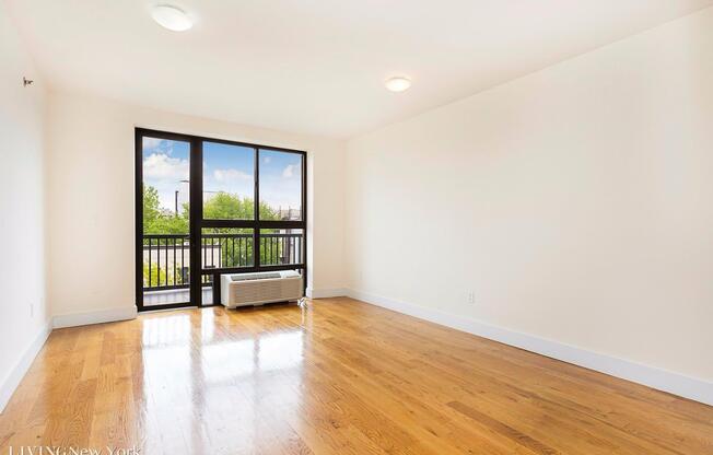 572 5 AVE
