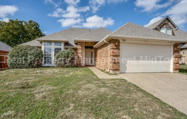 3 beds, 2 baths, $2,400