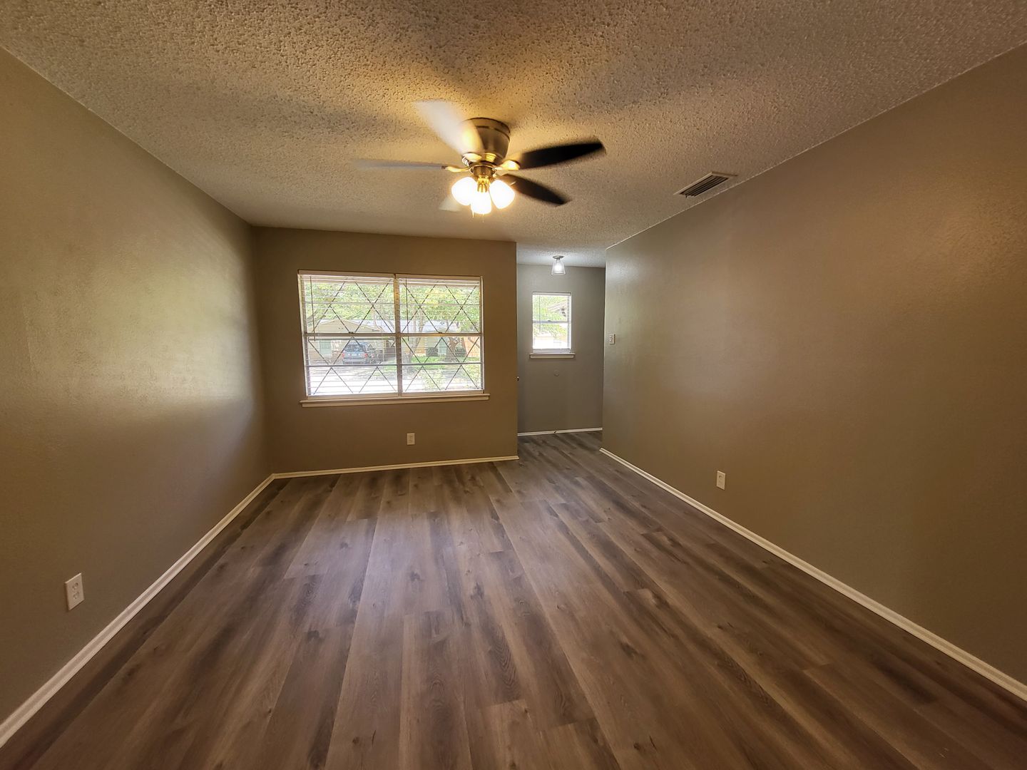 2110 REDBUD LN