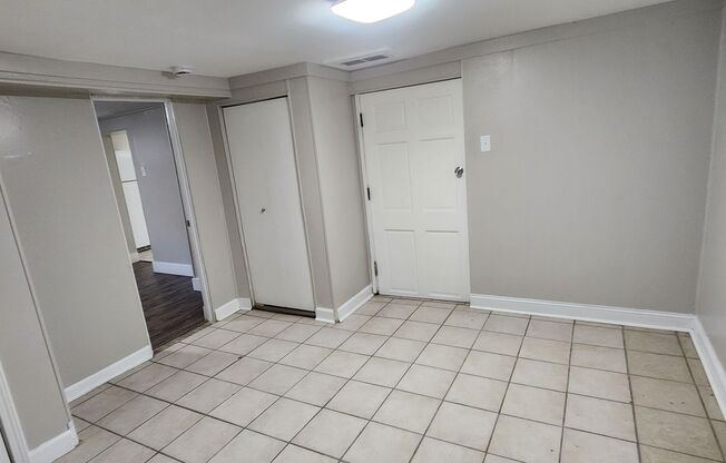 2 beds, 1 bath, $925, Unit Unit 4