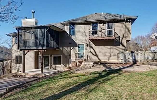 Executive 4 Bedroom 3.5 Bath 3+ Car Garage - Great South Springfield Location!