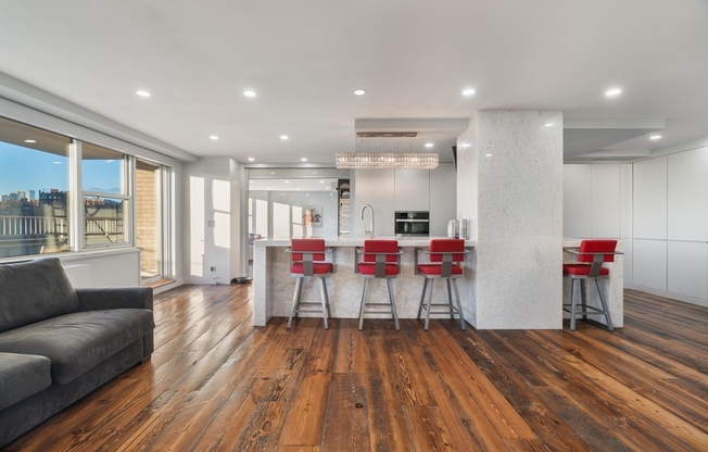 3 beds, 3 baths, 1,640 sqft, $6,500, Unit 6F