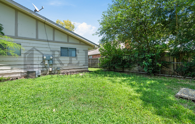 2203 S LORI LN