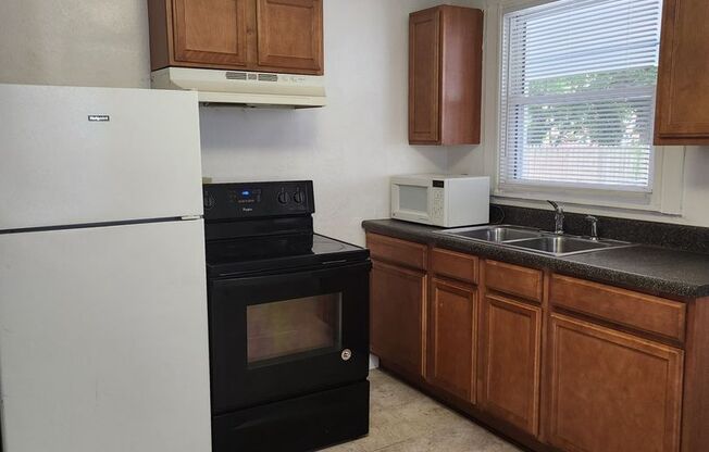 3 beds, 2 baths, $2,095