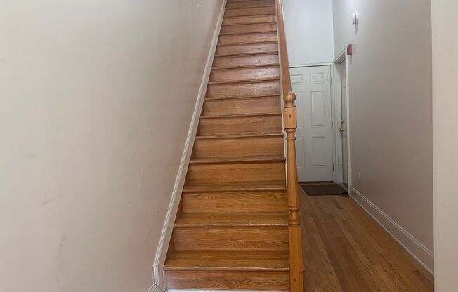 Charming 2BD/2BA Condo Unit with Fireplace in Reservoir Hill, MD!