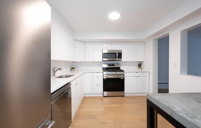 350 E 84 ST