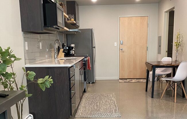 Studio, 1 bath, 468 sqft, $900, Unit 211
