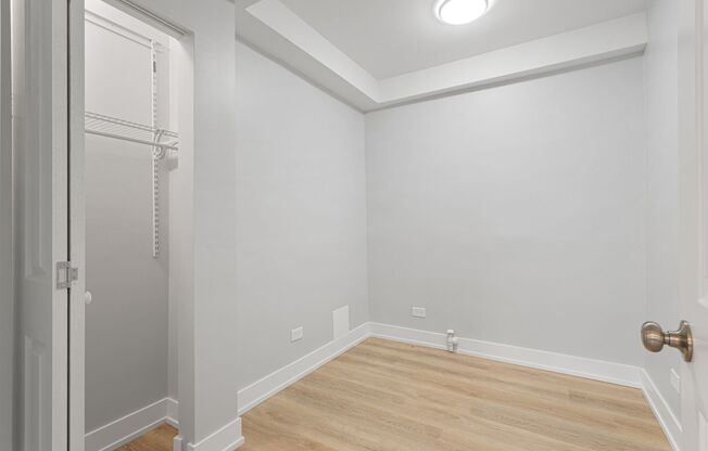 2 beds, 1 bath, 430 sqft, $2,100, Unit 2E