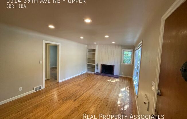 5514 39th Ave NE
