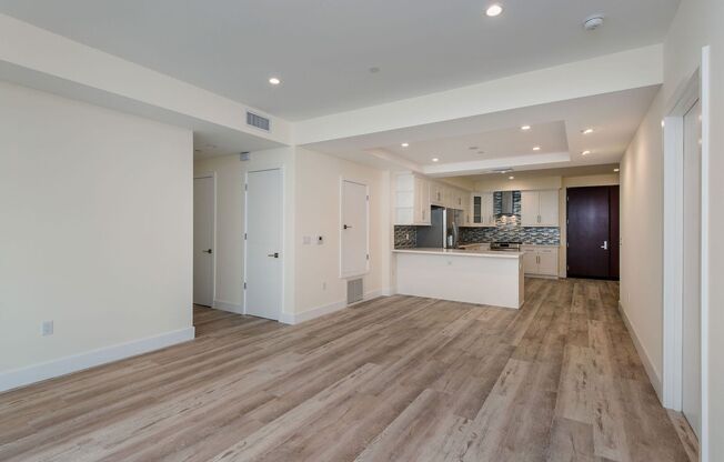 2 beds, 2 baths, 1,299 sqft, $4,250, Unit 204