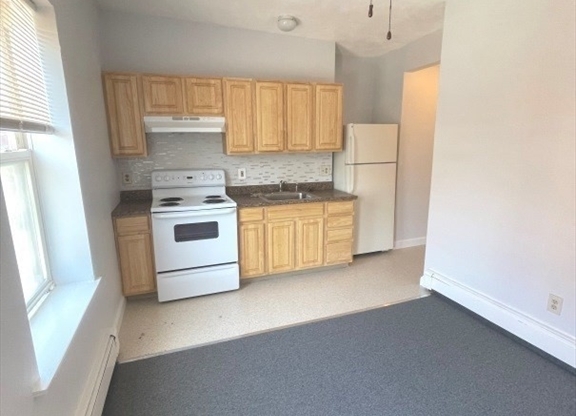 2 beds, 1 bath, 700 sqft, $3,000, Unit 6(3A)