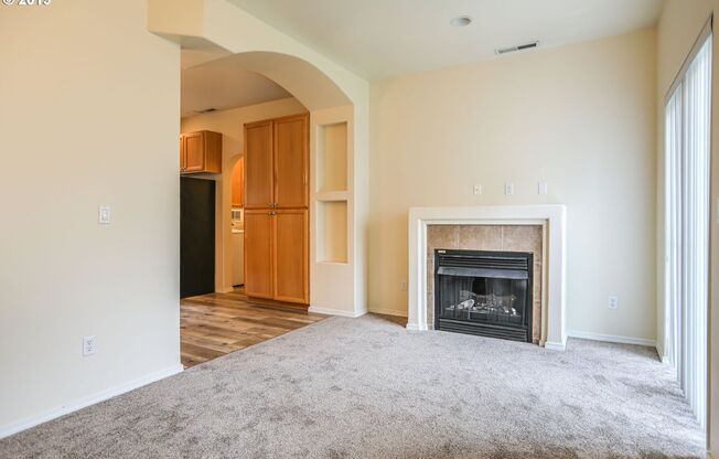 $1000 CASH BACK BONUS !! Spacious Condo with Vaulted Ceilings & Garage – Prime Vancouver Location