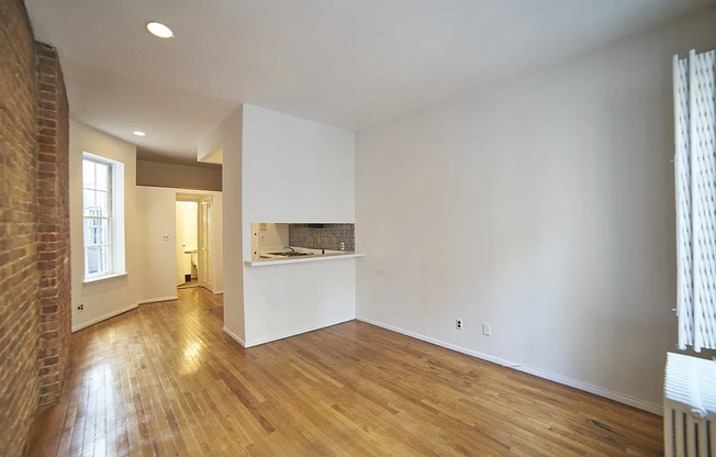 Studio, 1 bath, $2,450, Unit 4RE