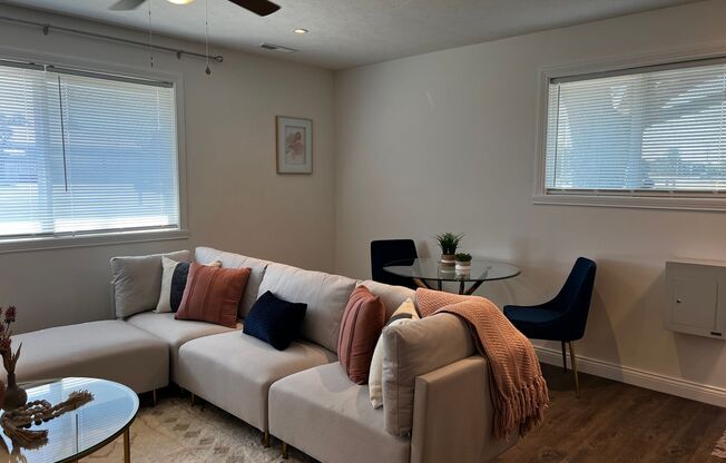 2 beds, 1 bath, 950 sqft, $1,175, Unit 3034-3