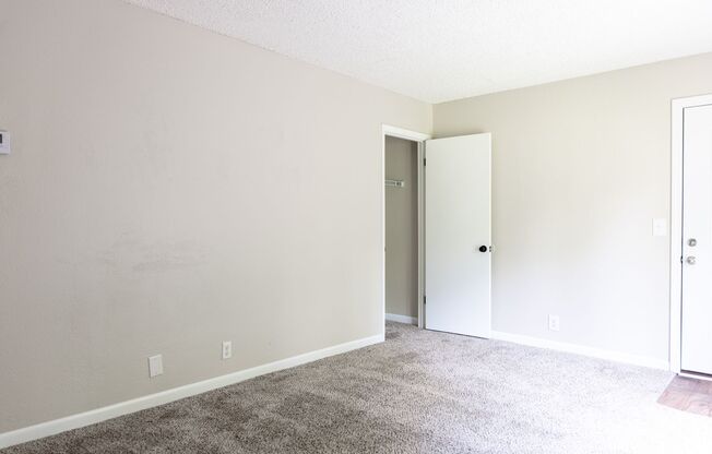 1 bed, 1 bath, 616 sqft, $895, Unit B-8