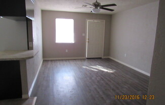 3 beds, 1 bath, 700 sqft, $725, Unit B