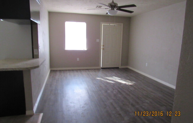 3 beds, 1 bath, 700 sqft, $725, Unit B